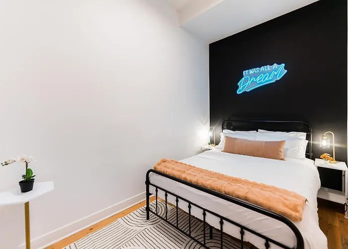Apartment Bold 3br West Town Sleeps 8 - Patio & Free Parking *