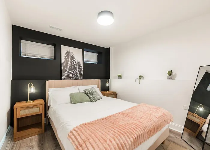 Apartment Bold 3br West Town Sleeps 8 - Patio & Free Parking *