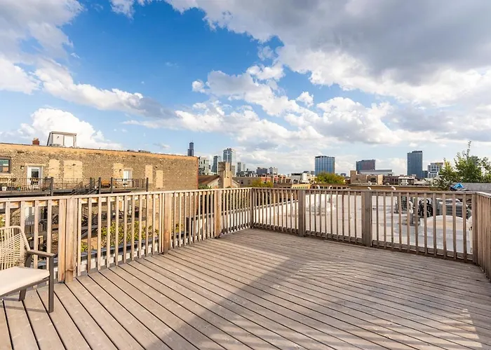 Bold 3br West Town Sleeps 8 - Patio & Free Parking Chicago