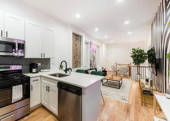 Apartment Bold 3br West Town Sleeps 8 - Patio & Free Parking Chicago