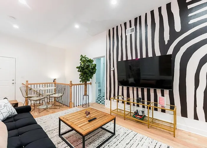 Apartment Bold 3br West Town Sleeps 8 - Patio & Free Parking *