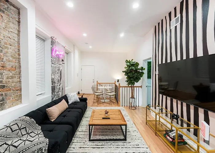 Bold 3br West Town Sleeps 8 - Patio & Free Parking