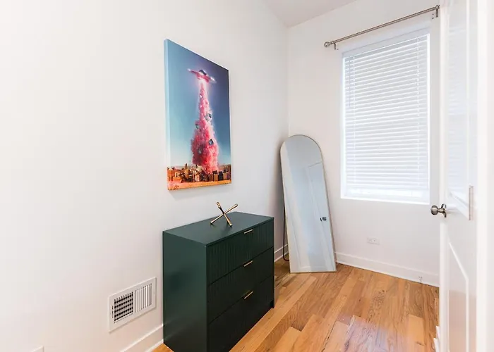 Apartment Bold 3br West Town Sleeps 8 - Patio & Free Parking