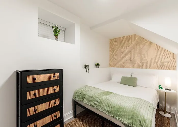 Apartment Bold 3br West Town Sleeps 8 - Patio & Free Parking Chicago