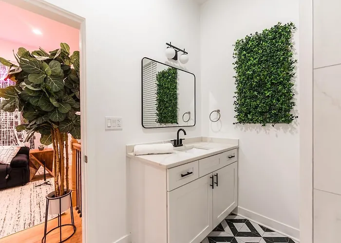 Apartment Bold 3br West Town Sleeps 8 - Patio & Free Parking