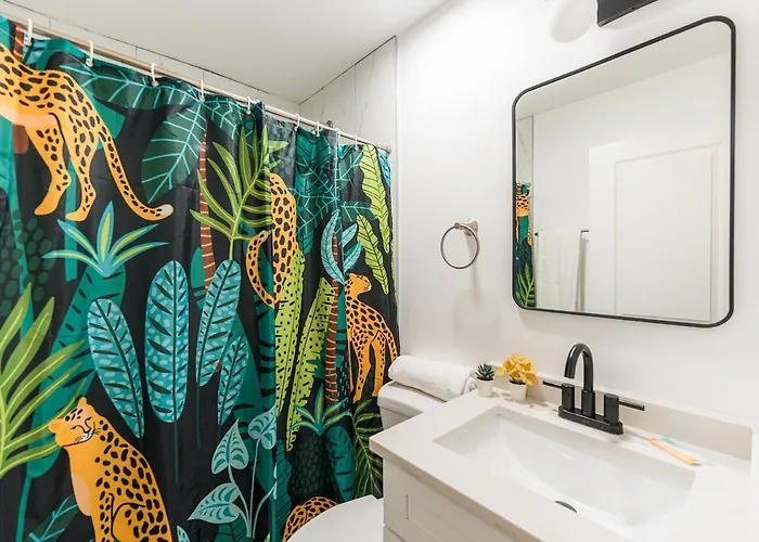 Apartment Bold 3br West Town Sleeps 8 - Patio & Free Parking