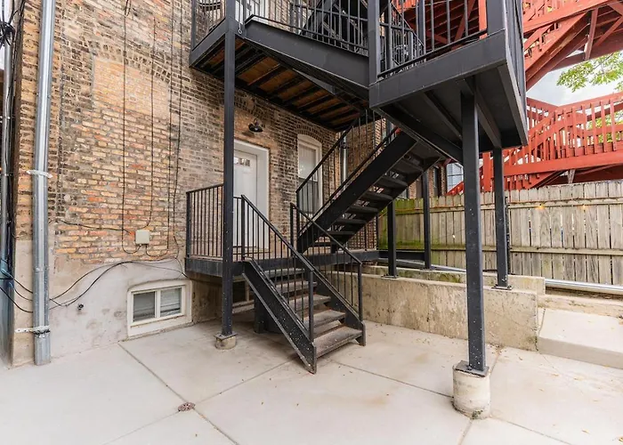 Apartment Bold 3br West Town Sleeps 8 - Patio & Free Parking Chicago