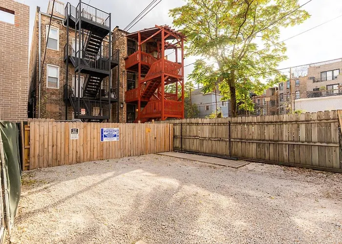 Bold 3br West Town Sleeps 8 - Patio & Free Parking Apartment *